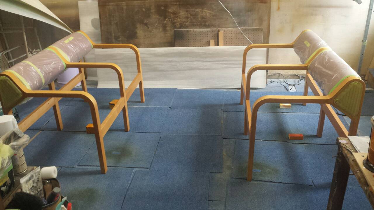 塗装が痛んで汚れています。