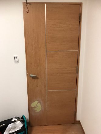 千葉県君津市 扉パンチ穴補修　