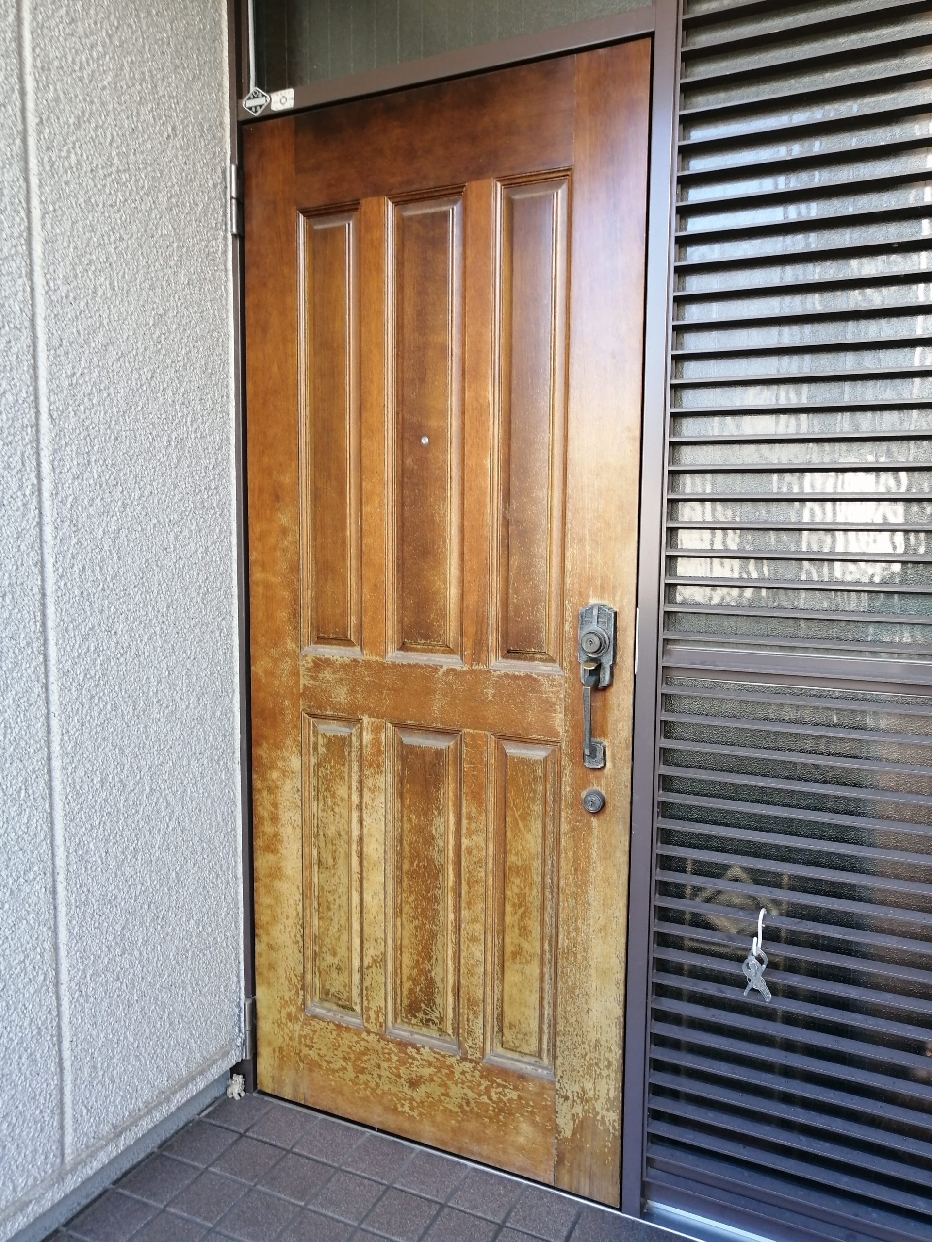 大阪府豊中市　玄関ドア再生塗装